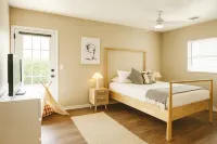 10 Min to Beach, Peloton, Game Room, King Bed