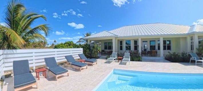 Newly Remodeled Home with Pool on the Harbor with a Beach view an a 22x40 dock. Hotels in Great Abaco