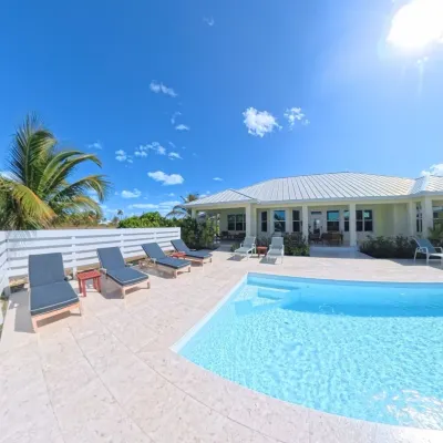 Newly Remodeled Home with Pool on the Harbor with a Beach view an a 22x40 dock. - Alloggi