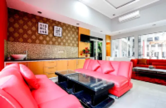 RedDoorz Near Solo Square 3