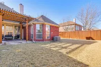 Elegant Home w/ Private Patio, 2 Mi to UTD Campus!