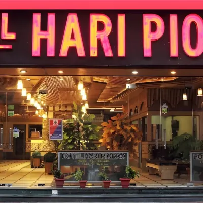 Hotel Hari Piorko - New Delhi Railway Station Hotels near Rajeev Chowk
