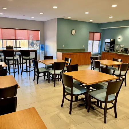 Days Inn & Suites by Wyndham Madison