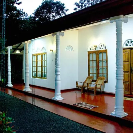 Thathsara Holiday Inn