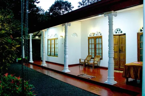 Thathsara Holiday Inn - 2-Star