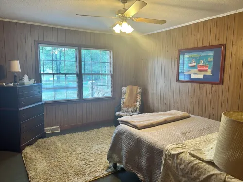 The Bunkhouse at St Julien - Vintage Waterfront Lake House