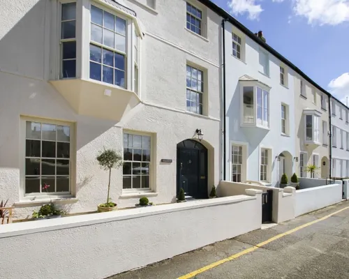 Tri Raglan Bach Hotels in Beaumaris