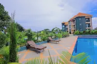 Port Harbor Hotel - С бассейном