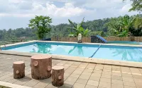 RedDoorz Syariah @ Terabuci Malangbong Garut - Pools