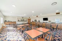 Days Inn & Suites by Wyndham Beeville - breakfast
