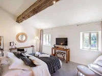 Château les Gardis Hotels in Lourmarin