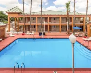 Econo Lodge Inn & Suites - Uima-altaat