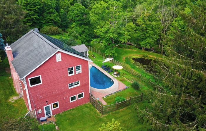 Longview Pond Lodge by AvantStay