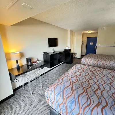 Satellite Hotel Hotels near Groome Transportation