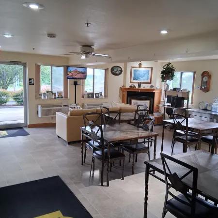 Super 8 by Wyndham West Middlesex/Sharon Area