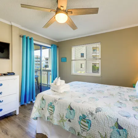 Emerald Isle Resort-Style Condo Walk to Beaches!
