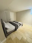 3 Bdrms - Near Airport, sq 1