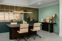 The Sage Queen Bed Studio 711 Sea Point CPT