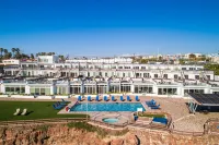 Dog-Friendly Suite with Kitchenette, Heated Outdoor Pool, Hot Tub, Private Patio - con vistas al mar