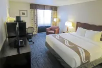 Quality Inn & Suites Everett - breakfast