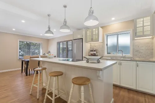 Metawisebnb Waterfront 3BR Coastal Escape - 4-Star
