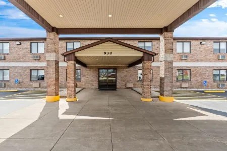 Super 8 by Wyndham Farmington
