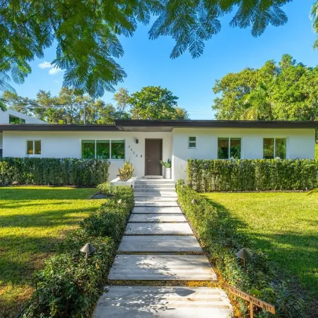 Luxury Modern Villa in heart of Brickell with Heated Pool & HotTub