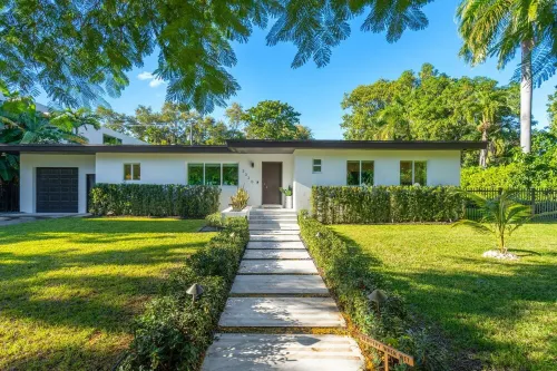 Luxury Modern Villa in heart of Brickell with Heated Pool & HotTub