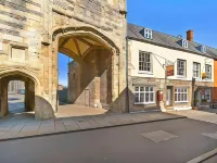 The Ancient Gatehouse & Rugantino Restaurant Hotels in Wells