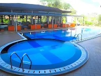 Horison Ultima Makassar - piscine