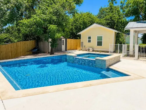 The Grove B Stylish Cottage - Walk to Main