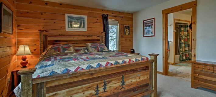 Spacious Gilford Retreat w/ Deck: 2 Mi to Skiing! ギルフォードのホテル