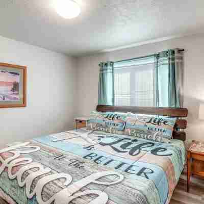 Relaxing Lincoln City Coastal Escape Near Beach! Rooms