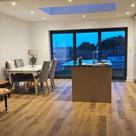 5 Bed Sleeps 7 New Build Detached Property