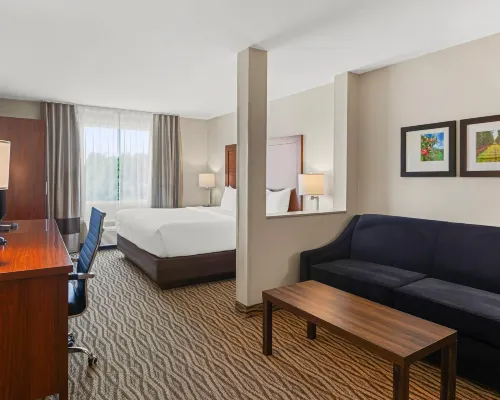 Comfort Inn & Suites Hotels in Clarington