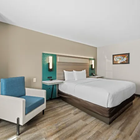 Econo Lodge Inn & Suites