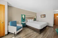 Econo Lodge Inn & Suites - 2-Star
