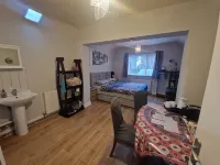 Studio-LickeyHills-NearAttractions-Garden-1 Pet Ok - Holiday Apartments
