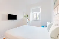 Double Room | AC   Shared Bathroom | Saldanha II - Condos