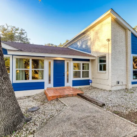 The Sunburst Sleeps 18 Basketball Heated Pool