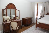 Charming Victorian Duplex 3Br Sleeps 10 3 Bedroom Home - 4-Star