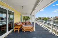 3Br Waterfront • Hot Tub + Dock • Kayaks • Bikes - 3-Star