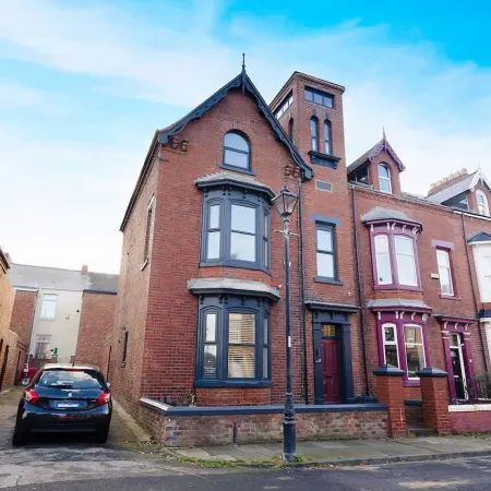 High-spec Hartlepool 3BR Apartment Sleeps 5 by Stay With Us