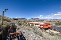 Super 8 by Wyndham Cody - Mountain View