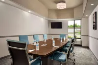 Radisson Hotel West Memphis - parking