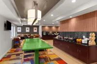 Wingate by Wyndham Oshkosh - Swimmingpools