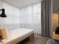 Moxy London Piccadilly Circus Hotels near St. James