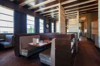 Sandman Hotel & Suites Winnipeg Airport - Kitchens
