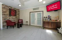 Red Roof Inn Arlington - Entertainment District - parking