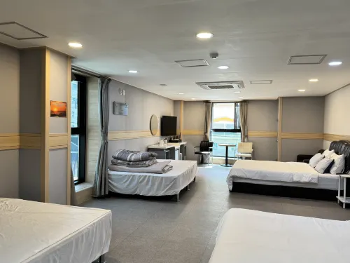 Oido Red Lighthouse Tourist Hotel - 2-Star